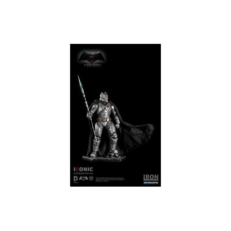 Iron Studios BATMAN ARMORED BATTLE DAMAGED ART SCALE 1/10-JuguetesSol-Batman