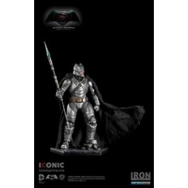 Iron Studios BATMAN ARMORED BATTLE DAMAGED ART SCALE 1/10-JuguetesSol-Lo nuevo